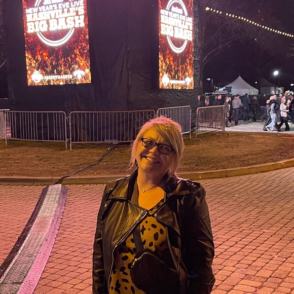 Meet the Posher Other - Meet your Posher, Shana